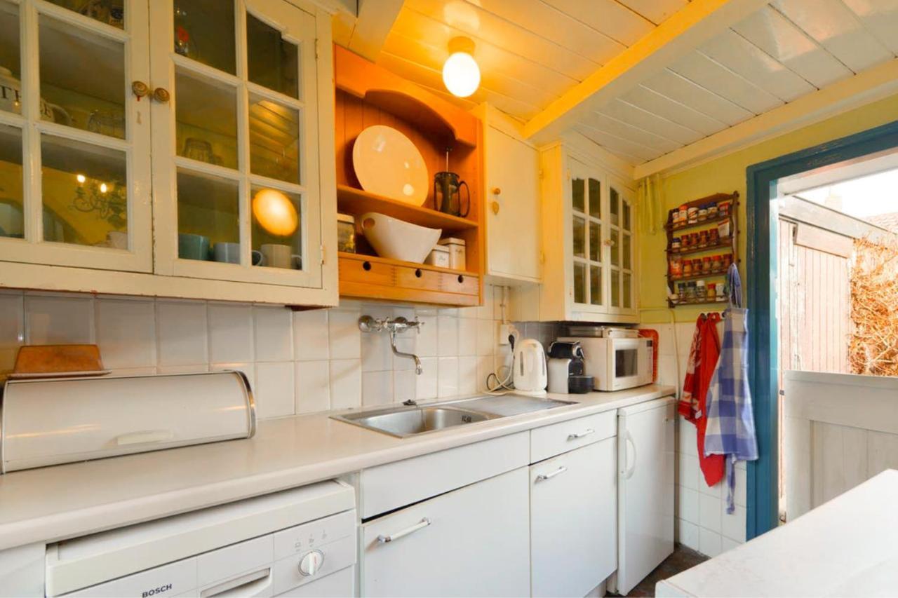 Rustic Retreat: Fireplace, Bbq, + Forest Access Burgh-Haamstede Zewnętrze zdjęcie