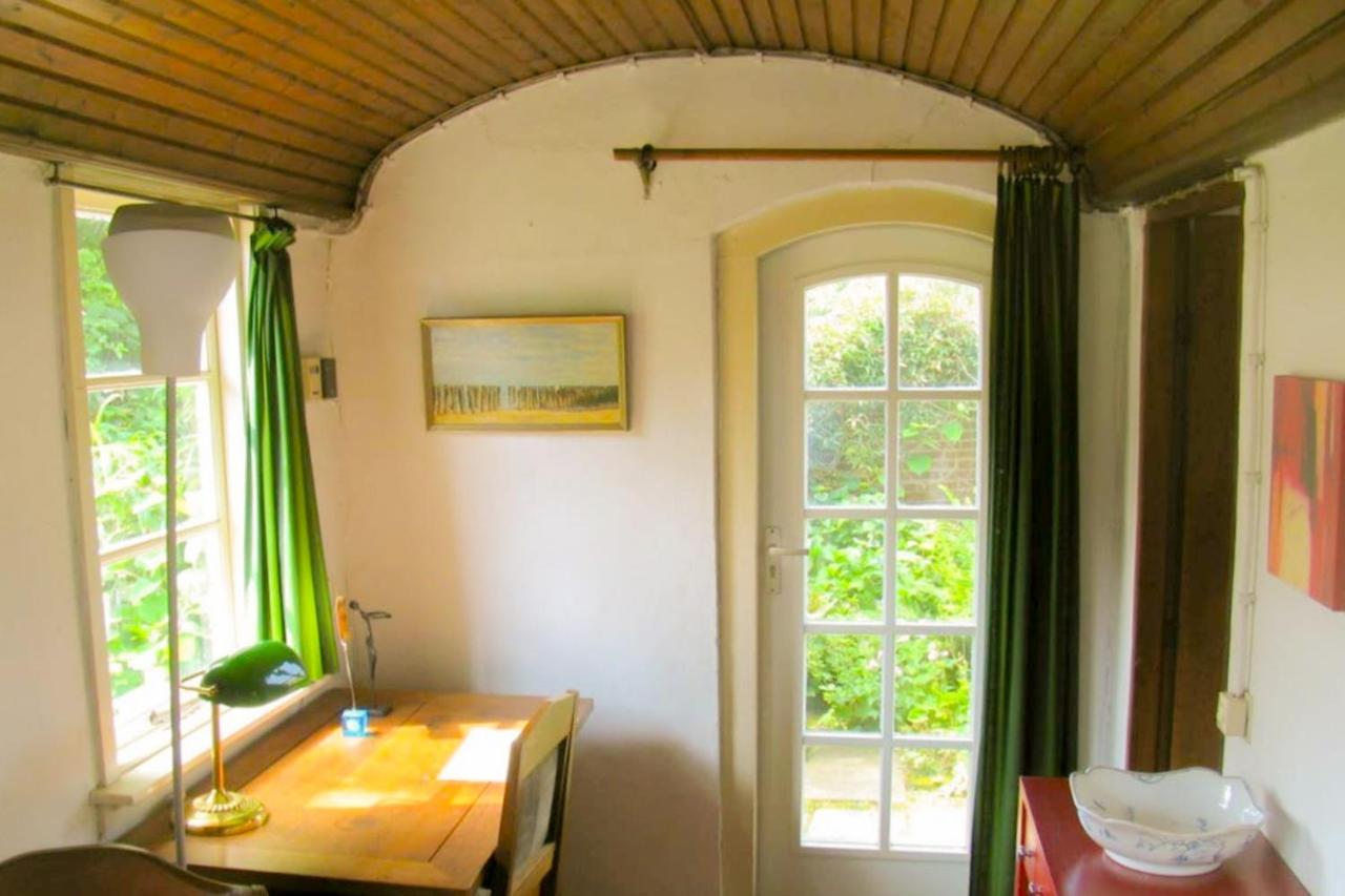 Rustic Retreat: Fireplace, Bbq, + Forest Access Burgh-Haamstede Zewnętrze zdjęcie